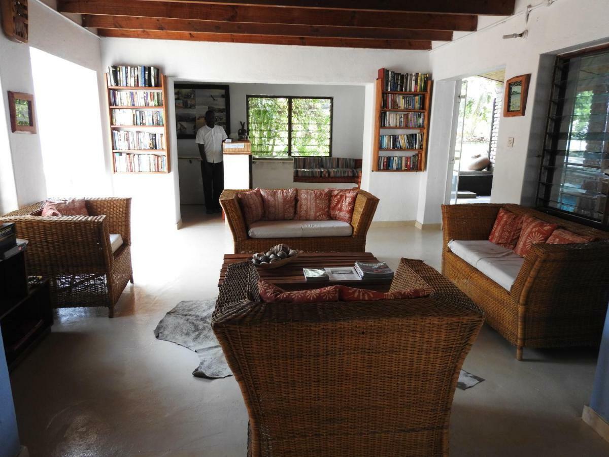 Norman Carr Cottage Monkey Bay Екстериор снимка