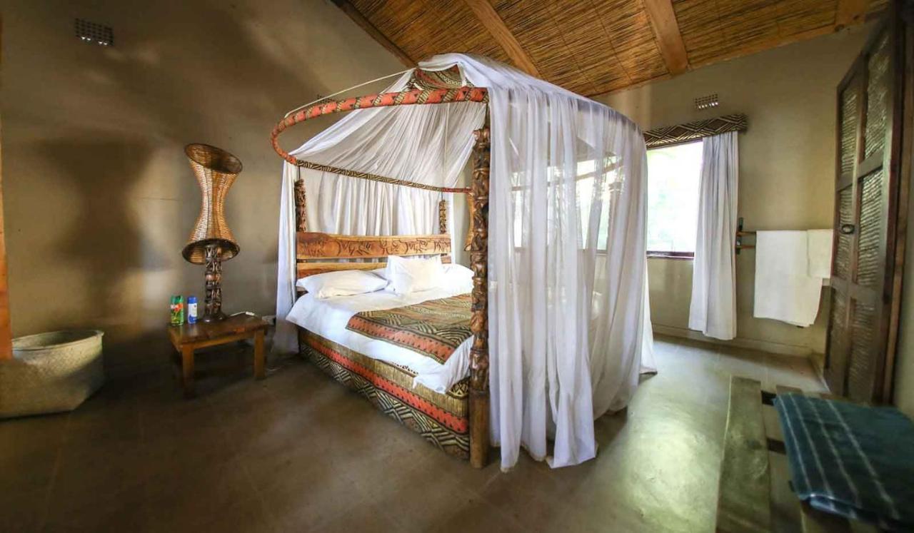 Norman Carr Cottage Monkey Bay Екстериор снимка