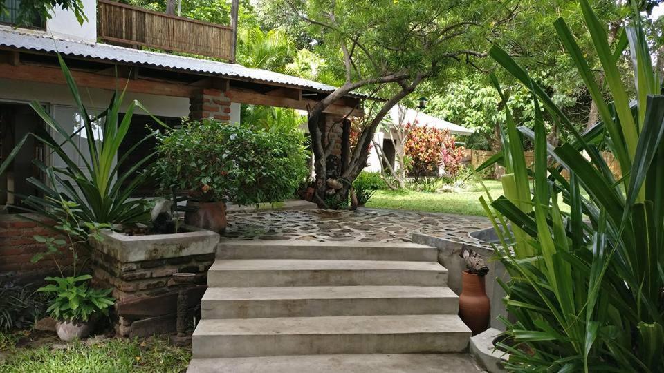 Norman Carr Cottage Monkey Bay Екстериор снимка
