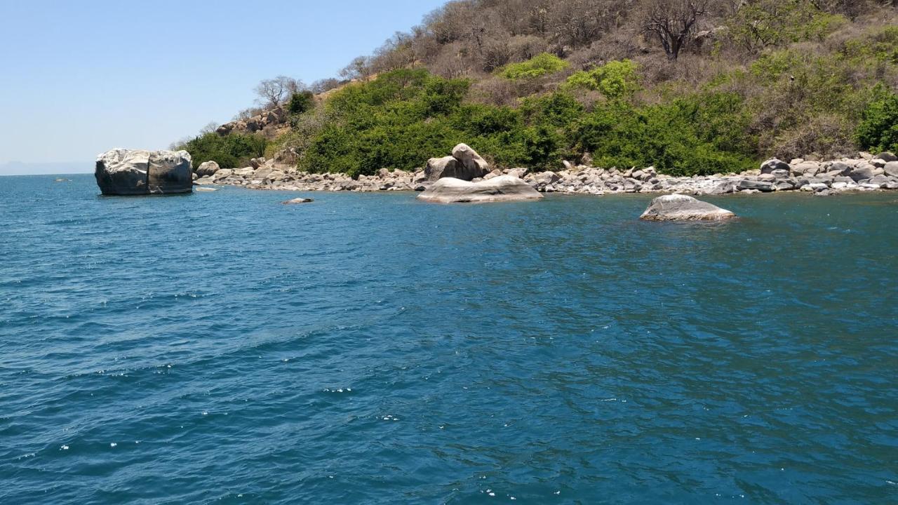 Norman Carr Cottage Monkey Bay Екстериор снимка